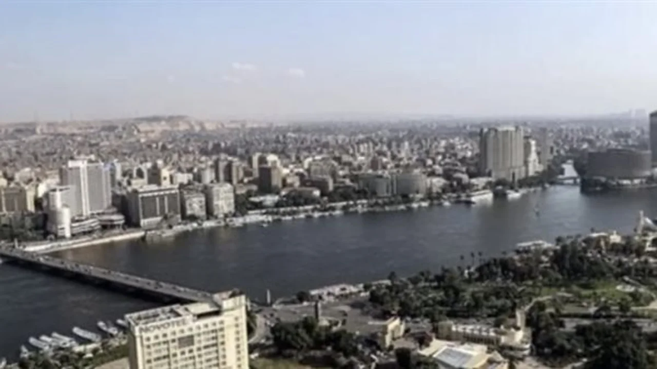 أجواء حارة وغائمة مع تحذيرات من الشبورة يوم الجمعة